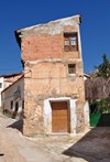 Casa-estrecha