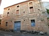 Casa-junto-a-carretera