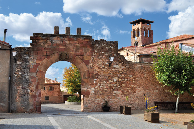 Entrada-plaza-de-la-iglesia