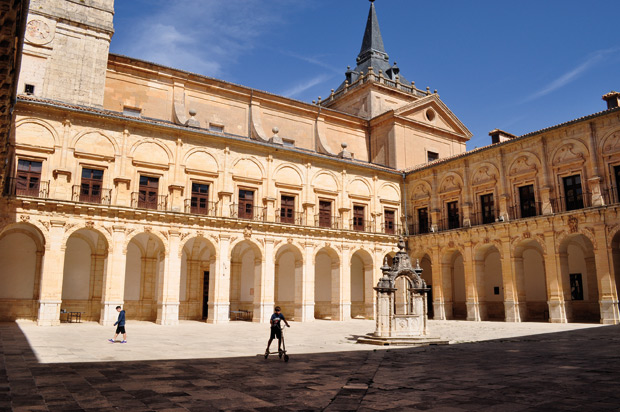 Claustro-monasterio-Ucles
